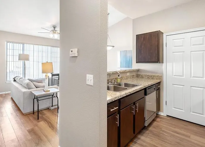 Apartment Landing Modern With Amazing Amenities *