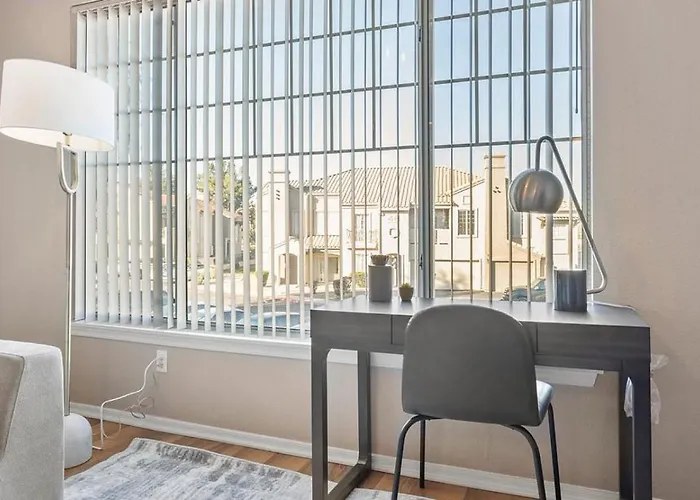 Apartment Landing Modern With Amazing Amenities Chandler