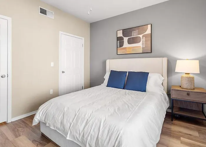 Apartment Landing Modern With Amazing Amenities *
