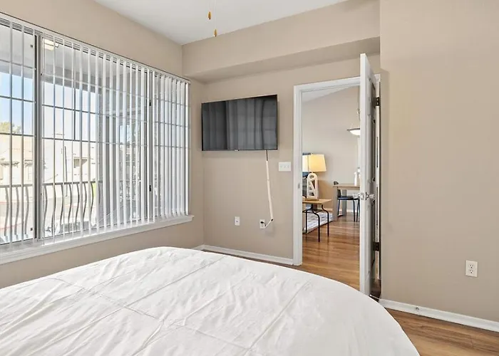 Landing Modern With Amazing Amenities Apartment