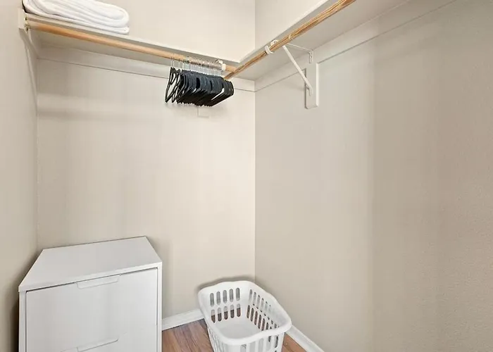 Landing Modern With Amazing Amenities Apartment *